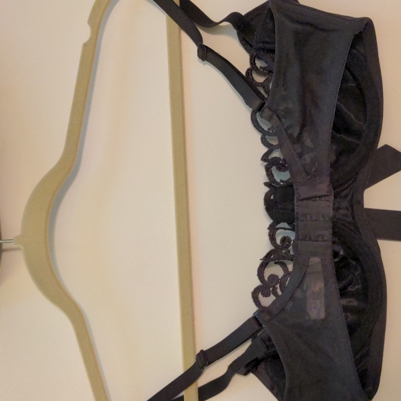 SOLD✅ Victoria's Secret, Black 34B Bra/L Garter - Picture 6 of 16